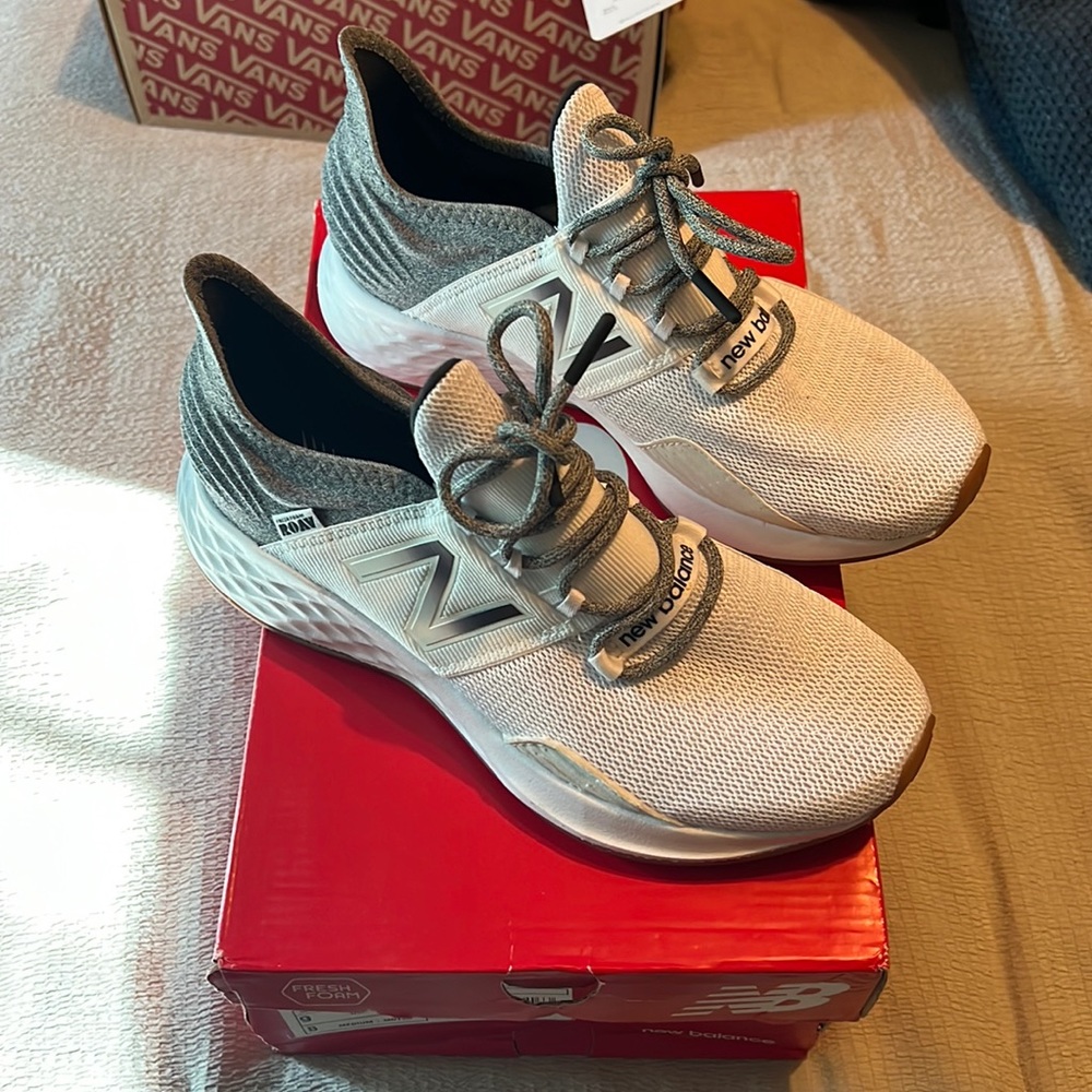 Gray and white New Balance Roav